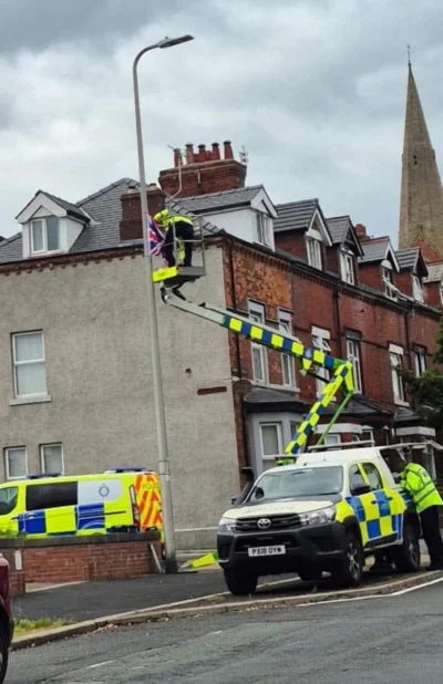 4x80 - >Zakaz wywieszania flag w UK to fake news.

Jak puścimy od tyłu to będą  wiesz...