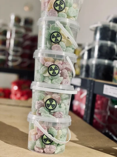 Kwasny_konfident - Komu kwaśne radioaktywne żelki?

Kubeczki czekają na nowy domek!
K...