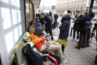 Rad-X - @NaglyAtakGlazurnika: Warszawa. Podobno jedno z najbogatszych miast jednego z...
