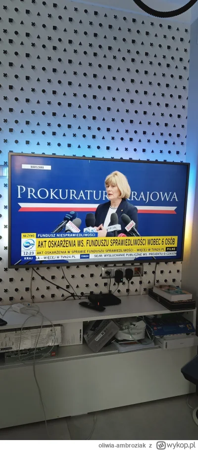 oliwia-ambroziak - Pozdrowienia dla montażysty paska. Fundusz niesprawiedliwości xD
#...