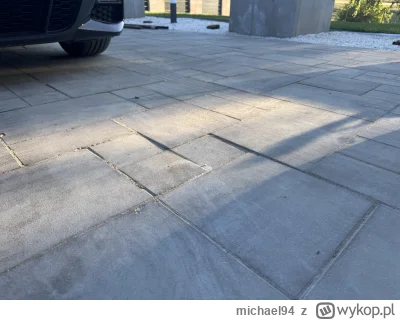 michael94 - Czy to normalne i tak powinno wyglądać? Kostka ułożona rok temu. #budowni...