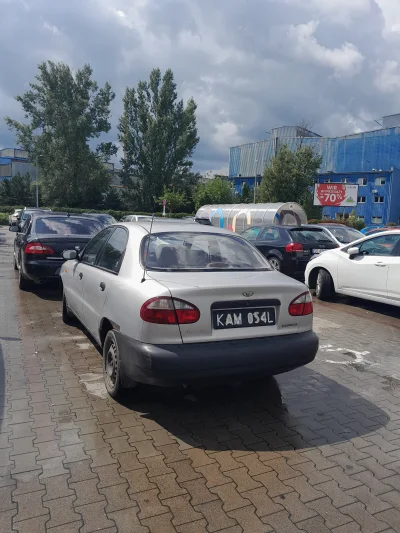 Juliusz-Banioski - pov: idziesz przez parking należący do dużej galerii a tu takie au...