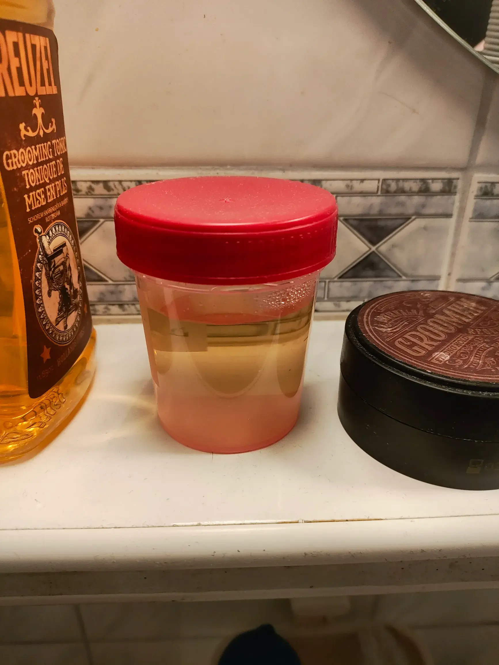 TiniMini - Ej mam p------e pytanie. Od tygodnia mi się uryna kisi w łazience, bo mial...