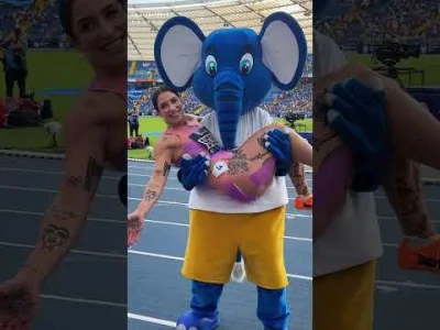 hwangin - #przegryw Zazdroszczę misiowi ze Ewcie wymacał i podniósł,