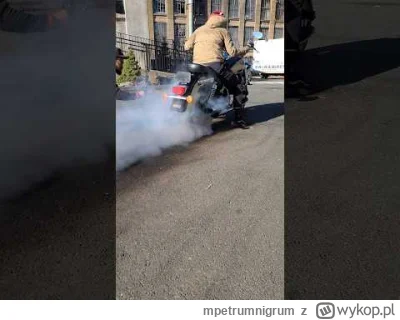 mpetrumnigrum - Że też gość jeszcze sobie kręgosłupu nie uszkodził.
#motocykle