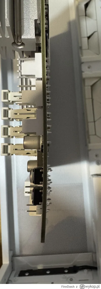 FireDash - @Catmmando: @G06DbT 

Nie składam kompa pierwszy raz, więc wszystko siedzi...