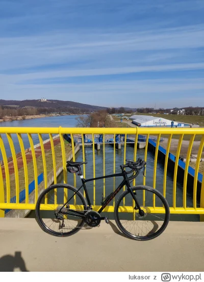 lukasor - 70 355 + 37 + 25 = 70 417

pierwsze wiosenne jazdy

#rowerowyrownik #szosa
...