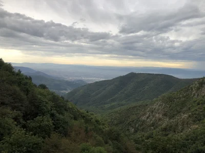 ChlopoRobotnik2137 - Widok z wczorajszego szczytu z rana, gdzie zaczął się długi zjaz...