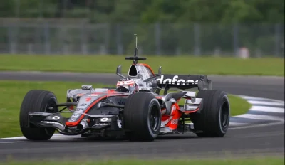 KimiRaikkonen - Fernando Alfonso w McLarenie podczas testów na Silverstone. Samochód ...