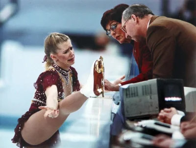 cheeseandonion - Tonya Harding Showing Olympic Judges Her Broken Lace (1994)

HD Tony...