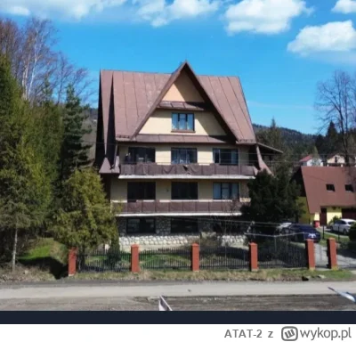 ATAT-2 - Typowy dom na wsi na południu Polski. 

Chałupa na 4 piętra, strych, piwnica...