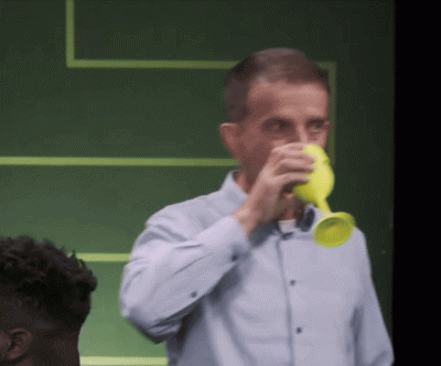 alljanuszx - Kiedy słuchasz jak baby przechwalają się, która jest większym szonem.

#...