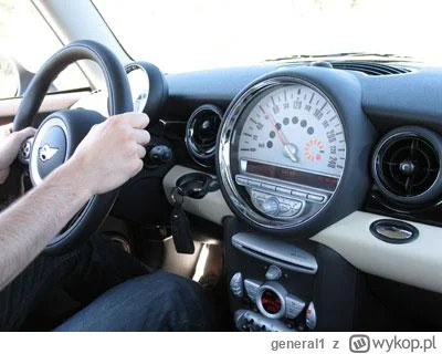 general1 - #slubodpierwszegowejrzenia inpost wszedzie ma duże zegary :D