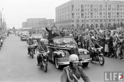 Malpigaj - Wątek historyczny:

Richard Milhous Nixon był pierwszym w historii urzęduj...