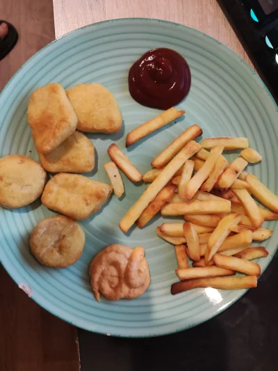 teoretyk_peklunku - Huopski posiłek skromny. Ehhh nawet to nie poprawia humoru dla je...