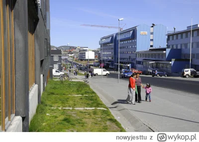 nowyjesttu - Nuuk- stolica Grenlandii na zdjęciu. Ludzie z Grenlandii, dzięki duńskim...