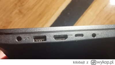 kilobajt - #komputery #laptopy #lenovo 
Ma i okrągłe i USB c