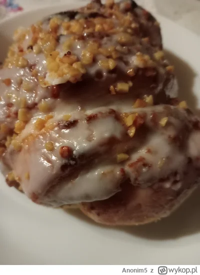 Anonim5 - #przegryw rogal świętomarciński #jedzzwykopem