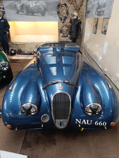 pol-scot - Komu to przeszkadzało?
#motoryzacja #samochody #szkocja #jaguar #auta #kla...