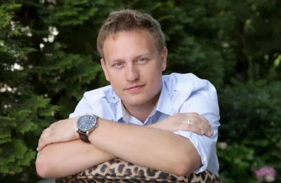 PanMaglev - Znów dziś przeszedł obok mnie
Nie istnieję dla niego chociaż wiem
Na spoj...