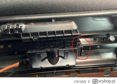 cacyyy - @Bordomir: Jak zależy od ruchów kierownicy, to raczej wina kabli w kierownic...