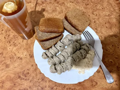 Kulfonix - Białe kiełbasy z chrzanikiem i chlebkiem Bożym ༼ຈل͜ຈ༽
Do tego herbataż z c...