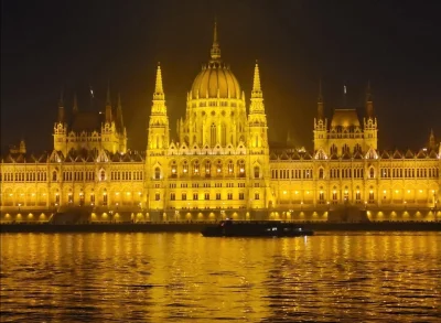 Loskamilos1 - Budynek parlamentu w Budapeszcie, jeden z największych gmachów tego typ...