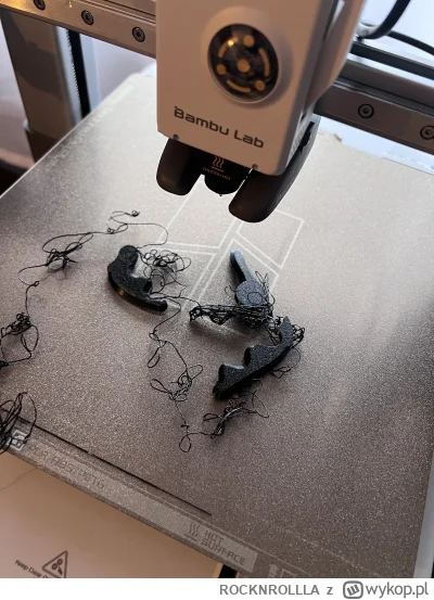 ROCKNROLLLA - Co robię nie tak z wydrukiem że 3 razy i się odkleił od stolika? Stolik...