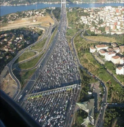 Morf - >Odnosnie autostrad to trzeba mieć trzypasmowe. 

@robert5502: dodajcie jeszcz...