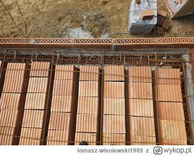 tomasz-wisniewski1989 - @janusz-lece zalany razem ze stropem. Zamiast desek są pustak...