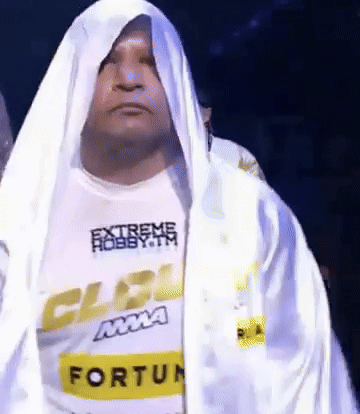 alljanuszx - Wchodzę! I widzę takie p---y,
Nie pozwala mi na to mój morderczy instynk...