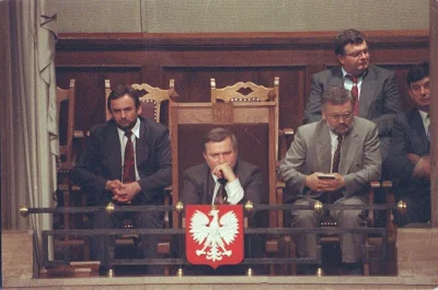 klawiszs - @ArmaturaGramatura: już Leszke tam siedział.