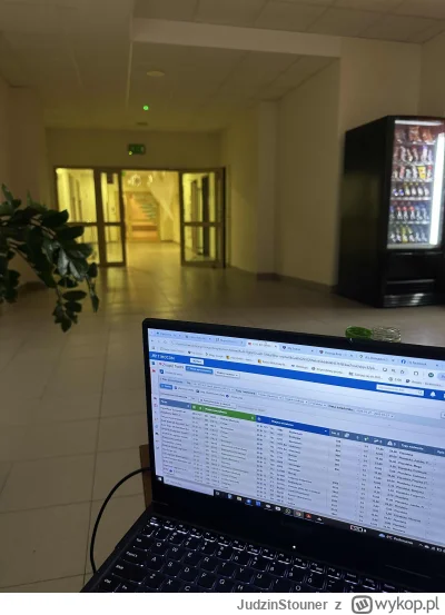 JudzinStouner - Może i siedzę przy wejściu na porodówkę czekając, aż zakończą się wyd...