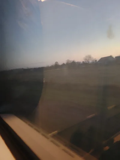 MirekZnikad - jadę się pociągiem przed siebie ciekawe gdzie dojadę #przegryw #pociagi...