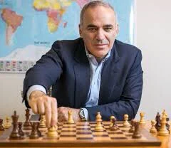 talarzon - Natan rozegrał ta grę w szachy niczym Kasparov. A denisy myśleli ze grają ...