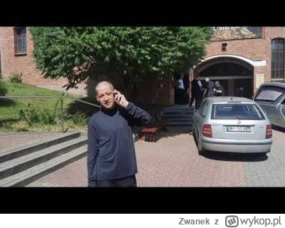 Zwanek - @AdamMickiewicz: Pod koniec filmu. Drze mordę, aż go na zewnątrz słychać.