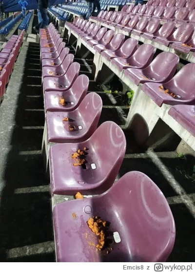 Emcis8 - @WolnyBLN: daj znać czy dalej mają w menu lokalny przysmak paprykarz, podawa...