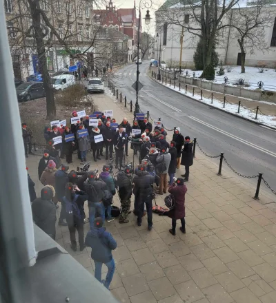 michaqal - @b3rserke: Lublin liczy 329 000 mieszkańców Policzyłem ile ludzi zebrała k...