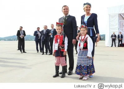 LukaszTV - Prosto z płyty lotniska. Czeka już ekipa powitalna ( ͡º ͜ʖ͡º) #heheszki #m...