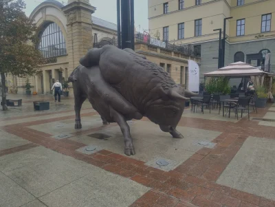 sylwke3100 - Paskudny ten byk i na siłę wciśnięty miastu z bajeczką o jego przesłaniu...