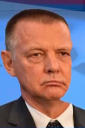 jfrost - @TeresaKorolInvestments: kiedy trochę nakłamałeś w cv, że umiesz fotoszopa