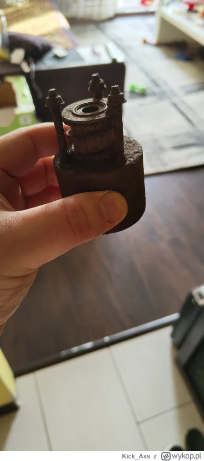 Kick_Ass - #cotojest #militaria 

Jeżdżąc dziś po twierdzy Beniaminów znalazłem takie...