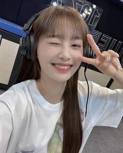 XKHYCCB2dX - #koreanka #chuu #loona