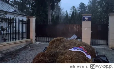 ish_waw - A tutaj ciężarówka gówna przed domem ruskiego ambasadora w Konstancinie - c...