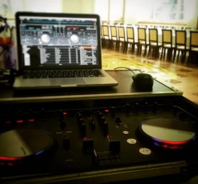 jmuhha - Ja pierdziele dzisiaj do 4 na robocie jestem xD ( ಠ_ಠ) Wesele na 70 ludzi...