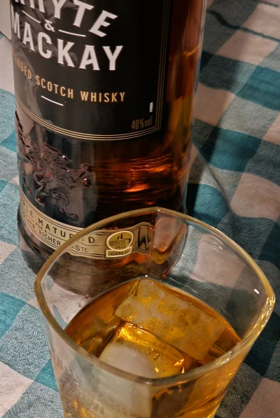 remlezar - #przegryw 

And for my next huopski trick, I will make this bottle disappe...