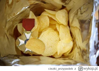 ciezki_przypadek - Mirki takie coś w chipsach znalazłem. Początkowo nawet się ucieszy...