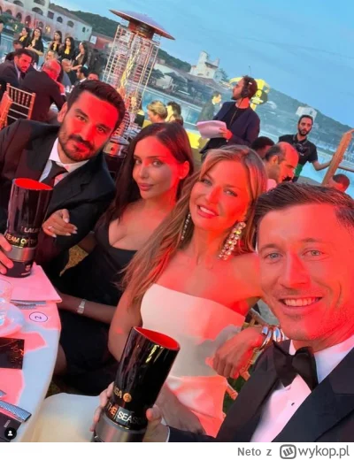 Neto - Ilkay Gündoğan oraz Sara Arfaoui na gali Globe Soccer Awards Europe. Obok tikt...