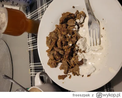 freeszpak - Domowy kebab z wołowiny. Wygląda wiadomo jak co a smakuje jeszcze lepiej....