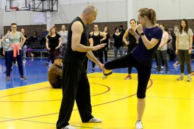 Gieekaa - Wczoraj do tvp wszedł karateka. Obajtka ma zastąpić mistrz kung-fu. I jak t...